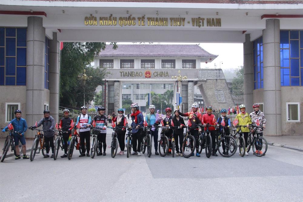 Du lịch bằng xe đạp qua cửa khẩu Thanh Thủy (Hà Giang) - Thiên Bảo (Trung Quốc).